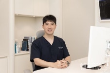 어깨 통증, 유발 원인 제대로 파악하고 치료해야 해 [엄재웅 원장 건강칼럼]