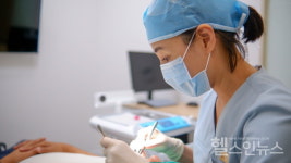 잇몸 건강 해치는 치면세균막… 정기적인 스케일링으로 예방 가능 [김은경 원장 건강칼럼]