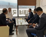 송기헌 의원-심상배 LH 강원본부장,  통일아파트 재건축 등 지역현안 논의