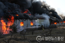 구리 토평동 창고 화재로 2명 부상..잔불 정리로 인해 진화 장시간 소요