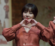 [포토] 나르샤, 손하트로 인사드려요~ (스페셜 라이어)