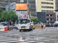[단독] 광화문 광장 공사는 언제 끝날까?...이번엔 교통섬 공사가 와다다다