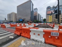 [단독] 광화문 광장 공사는 언제 끝날까?...이번엔 교통섬 공사가 와다다다