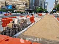 [포토] 점점 완성돼가는 광화문 광장 세종대로 사거리 교통섬...옮겨진 횡단보도