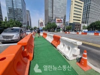 [포토] 점점 완성돼가는 광화문 광장 세종대로 사거리 교통섬...옮겨진 횡단보도
