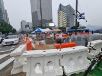 [포토] 점점 완성돼가는 광화문 광장 세종대로 사거리 교통섬...옮겨진 횡단보도