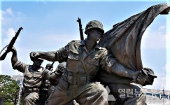 [포토] 6.25 전쟁 71주년 형제의 상 전쟁의 애달픔
