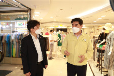 박준희 관악구청장, 대형유통시설 방역현장 점검 나서