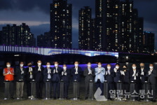연일대교의 화려한 변신! 다채로운 빛으로 포항을 알린다!