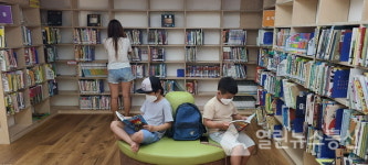 내 집 앞 작은도서관에서  책 읽어볼까?