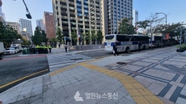 [속보] 경찰, 민노총 총파업 대비 차벽 세운다...폴리스라인 등장
