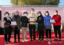 [포토] 동네 어르신과 함께 담그는 인삼 김치!