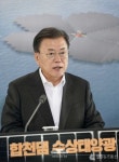 태양광 꽃이 피었습니다!...문 대통령 합천댐에 한 폭의 수묵화처럼 수상태양광 매화 펼쳐져