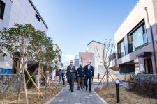 미래형 주거단지, 스마트빌리지의 제1호 시민 입주