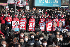 [포토] 안성 중앙시장에서 유세 펼치는 윤석열 후보