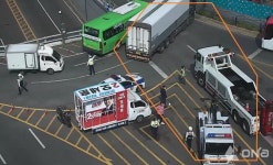 [속보] 양재역 사거리 부근 좌회전도 우회전도 안돼...화물차 사고 한시간 정체