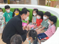 임태희 교육감 당선인, 수원 큰나래유치원서 유아교육 현장의견 청취