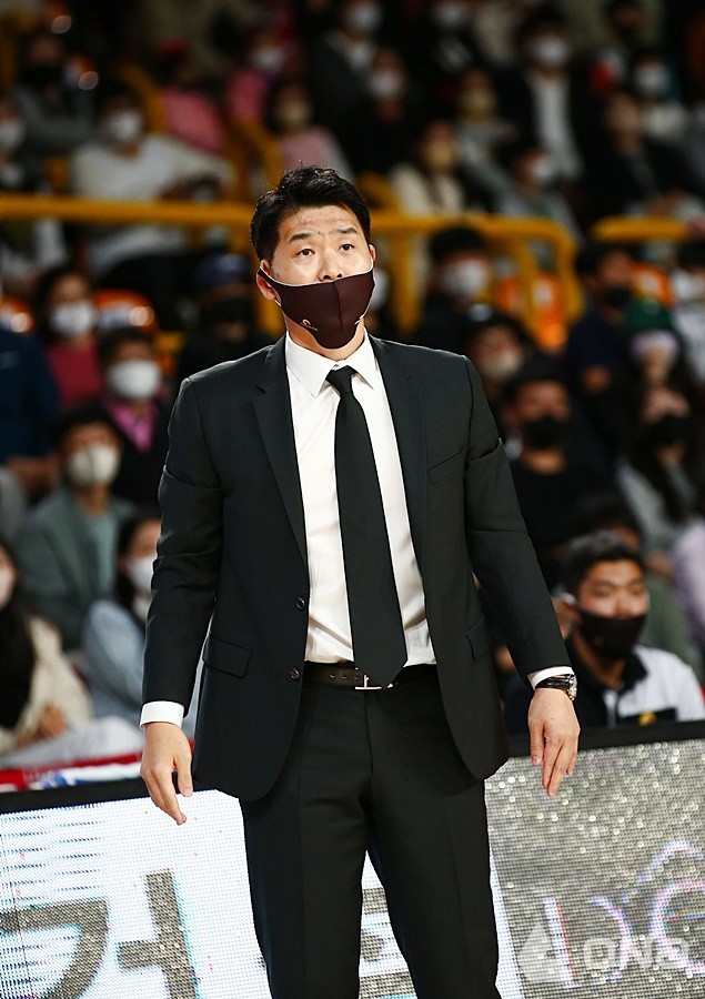 LG 세이커스 vs. SK, 감독들의 각오로 치열한 결전 예고