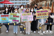 안성시, 공도초교 앞서 어린이 교통안전 캠페인 벌여
