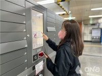 출퇴근길 커피 대신 책 한권 어떠세요? 관악구, 지하철 역사 내U-도서관대출함 확대 설치