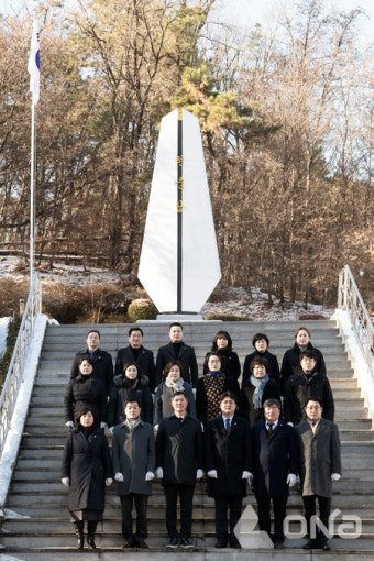 남양주시의회, 새해 맞아 현충탑과 정약용 묘역 찾아 참배..첫 의정활동