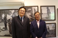 정진석 특사, 콜롬비아·에콰도르 대통령과 양자면담 진행