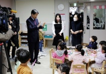 이주호 부총리, 유보통합 추진 현장 방문…교사·학부모 의견 청취