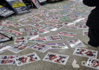 서울교통공사, 삼각지역 전장연 스티커 제거 작업 실시