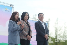 화성시의회 김경희 의장, 새솔동 제2회 수노을 희망 축제 참석