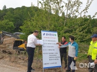 용인시의회 황미상 의원, 에버랜드 신대천 하천변 징검다리·보행테크 정비 현장 시찰