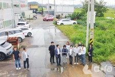 화성시의회 경제환경위, 향남읍 구문천리 폐기물업체 화재 현장점검