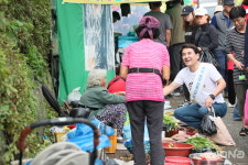 김진태 강원도지사, 추석 연휴 첫날 전통시장 찾아 먹거리 구매
