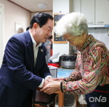 주광덕 남양주시장, 휴먼시아 김장 나눔 참석..홀몸 어르신 겨울나기 지원