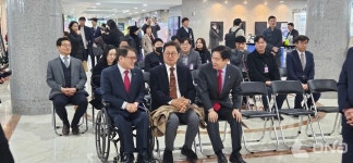 [포토] 돌봄 로봇 전시회에 참석한 이종성 의원