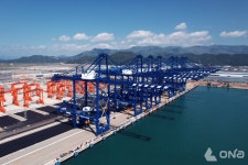 김남정 동원그룹 회장, 스마트 항만산업 기여...은탑산업훈장 수상