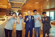 김승연 회장, 63빌딩 찾아 한화금융계열사 임직원 격려