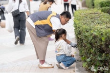KB국민은행, 부산 광안리에서 친환경 활동 플로깅 진행