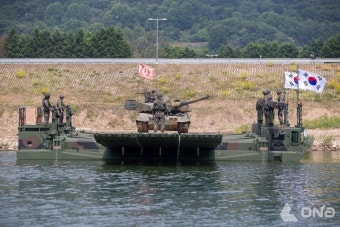 육군, 한국형 자주도하장비 '수룡' 실전배치