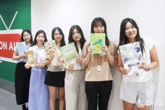 롯데홈쇼핑 임직원 목소리 재능 기부로 시각장애인 위한 '오디오북' 제작