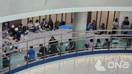 화성남양 서희5차 조합원 화성시청 2층 시장실 앞 폭염 속 무언의 항의 왜?