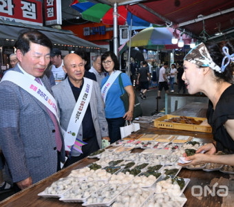 백경현 구리시장, 추석 맞이해 구리전통시장 방문..'활력 충전과 생필품 구매'