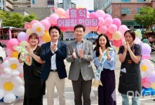 이상일 용인시장, 흥덕 어울림 한마당 행사장 방문 시민과 소통 나서
