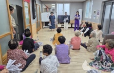 신안군, 어르신들 행복한 삶... 찾아가는이야기 보따리운영