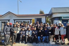 수원시의회 이재식 의장, 권선구 마중공원 시설개선 시민과 함께 축하