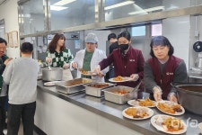 에스알, 평안밀알복지재단 찾아 쌀 기부 및 배식봉사 활동 진행