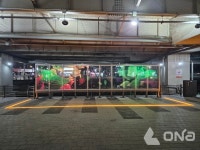 용인경전철 기흥역 하부 공간 디지털기술 활용 미디어월 설치 운영