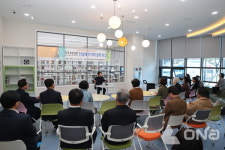 무안군, 국회도서관 도서 700권 기증받아…독서문화 확산