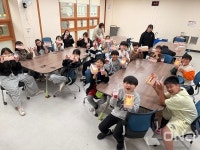 영암 청소년들, 딸기농장에서 스마트 농업 체험