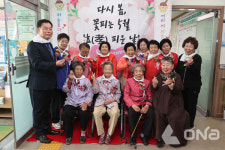 무안군종합사회복지관, 어버이날 카네이션 전달