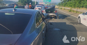 부산 서낙동로서 8중 추돌사고…2명 부상
